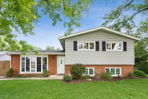 11 S221 Oakwood Ave, Lemont, IL 60439