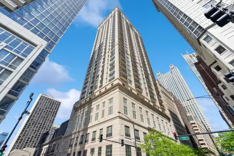 10 E Delaware Pl #22D, Chicago, IL 60611