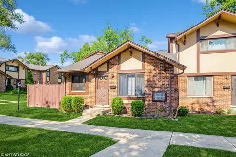 1 S140 Winthrop Ln, Villa Park, IL 60181