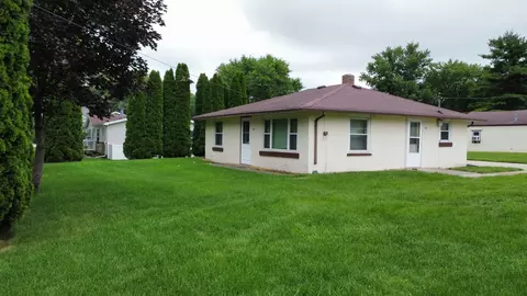 275 S 1st St, Sheldon, IL 60966