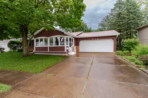 212 N Hazel St, Chillicothe, IL 61523