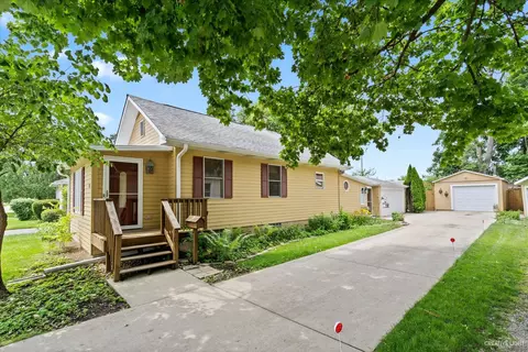 742 Stewart Ave, Elgin, IL 60120