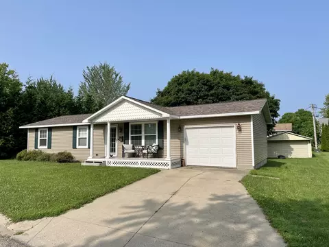 1010 N Maple St, Princeton, IL 61356