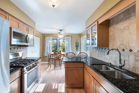 1932 Gresham Cir #C, Wheaton, IL 60189 photo 10