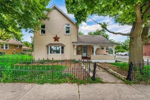 225 S Main St, Burlington, IL 60109