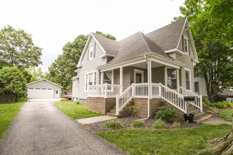 710 E Center St, Le Roy, IL 61752