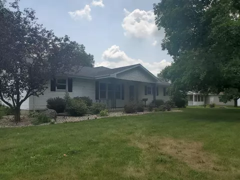 525 N Douglas St, Gilman, IL 60938