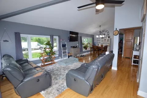 118 N Kent Rd, Mchenry, IL 60051 photo 5