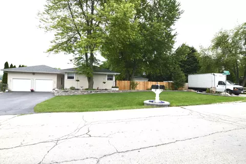 118 N Kent Rd, Mchenry, IL 60051