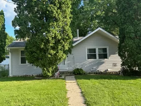 133 San Juan Rd, Carpentersville, IL 60110