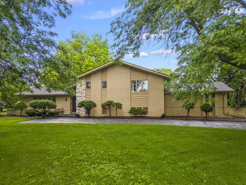 7826 Dunham Rd, Downers Grove, IL 60516