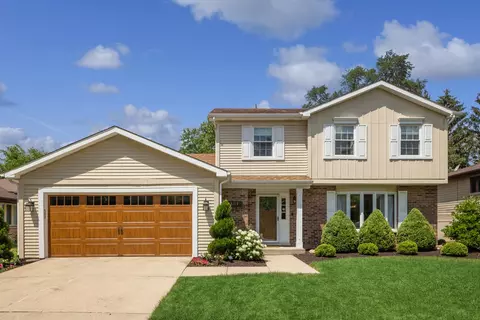 8314 Woodridge Dr, Woodridge, IL 60517