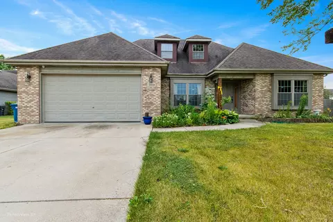 2014 Oak Forest Dr, Morris, IL 60450