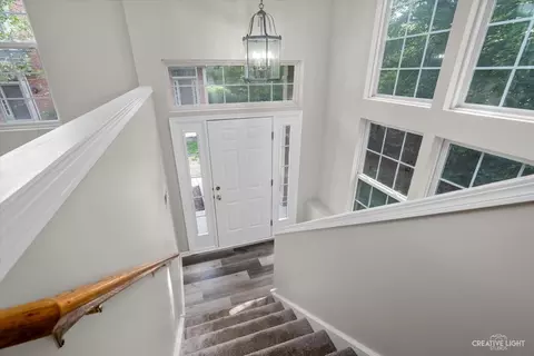 546 Conservatory Ln, Aurora, IL 60502 photo 2
