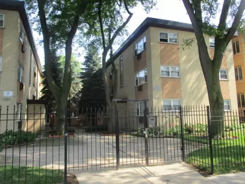 1714 W Touhy Ave #C2W, Chicago, IL 60626