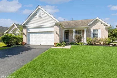 701 Nashua Ct, Crystal Lake, IL 60012