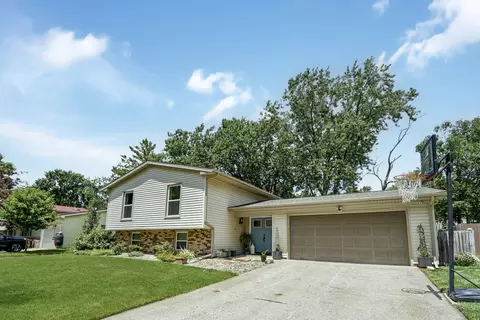 2304 Tamarack Dr, Champaign, IL 61821