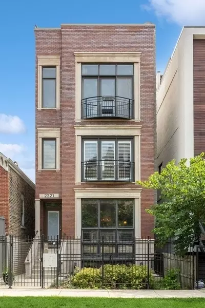 2221 N Hoyne Ave #1, Chicago, IL 60647