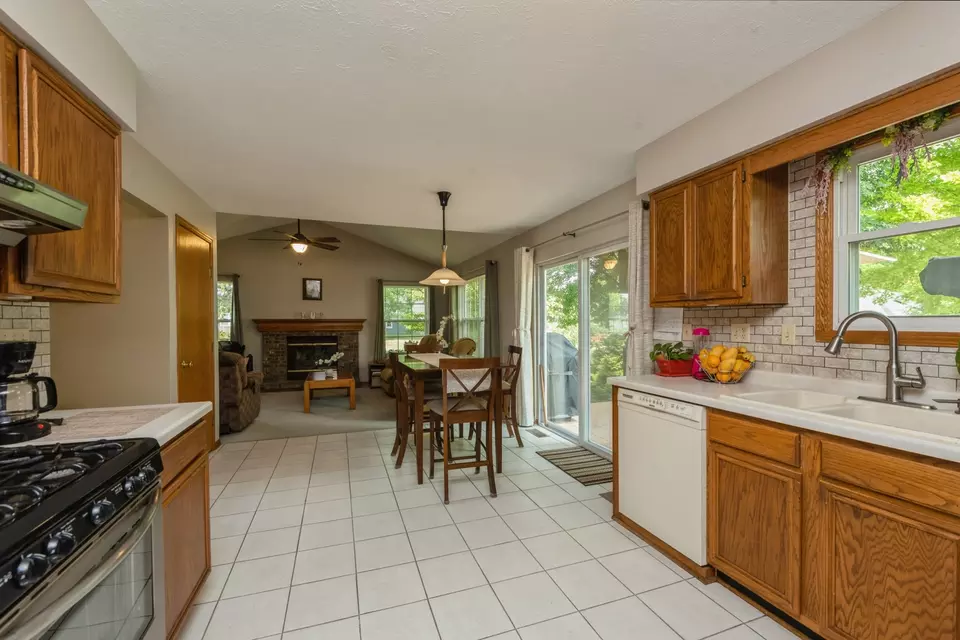  808 E 6th St, Belvidere, IL 61008 photo 8