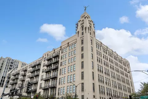 758 N Larrabee St #205, Chicago, IL 60654