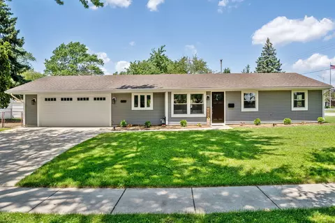 1600 Winthrop Ln, Schaumburg, IL 60193