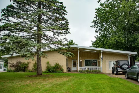 541 Miller St, Beecher, IL 60401