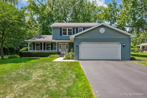 4111 S Country Club Rd, Crystal Lake, IL 60012