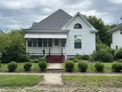 606 N Mulberry St, Clinton, IL 61727