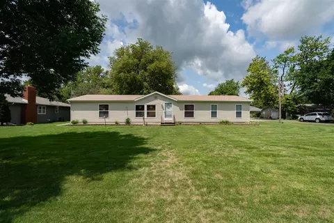 107 N Monroe St, Flanagan, IL 61740