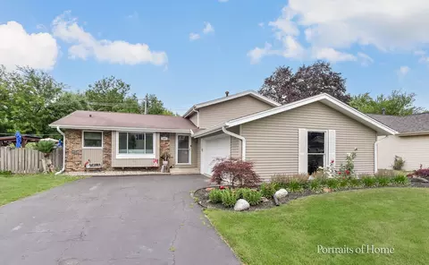 440 Hiawatha Dr, Carol Stream, IL 60188