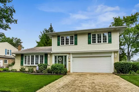 2110 E Lillian Ln, Arlington Heights, IL 60004