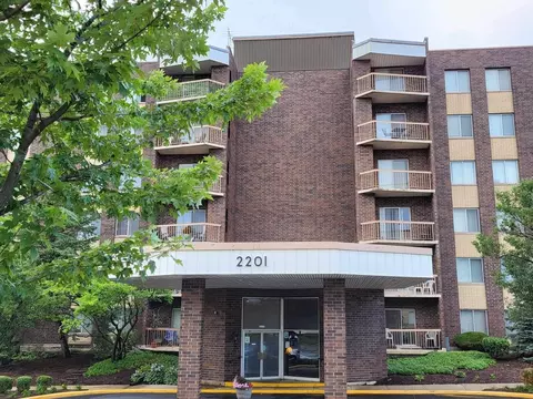 2201 S Grace St #404, Lombard, IL 60148