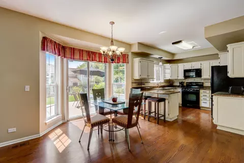 903 Adderly Ln, Gurnee, IL 60031 photo 6