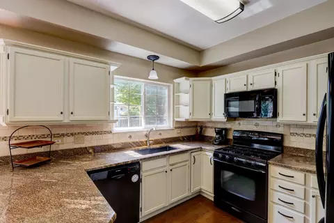 903 Adderly Ln, Gurnee, IL 60031 photo 7