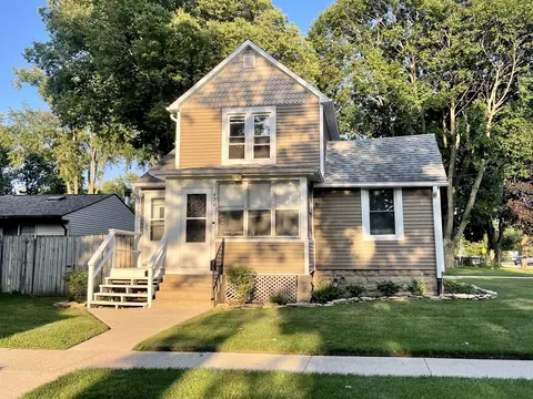 430 S 8th St, Dekalb, IL 60115