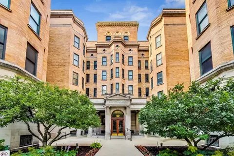 550 W Surf St #517, Chicago, IL 60657