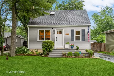 26 W109 Mayflower Pl, Wheaton, IL 60187