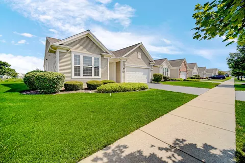 3253 Epstein Cir, Mundelein, IL 60060