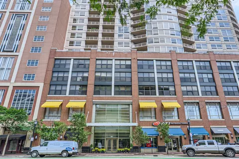 807 Davis St #1108, Evanston, IL 60201
