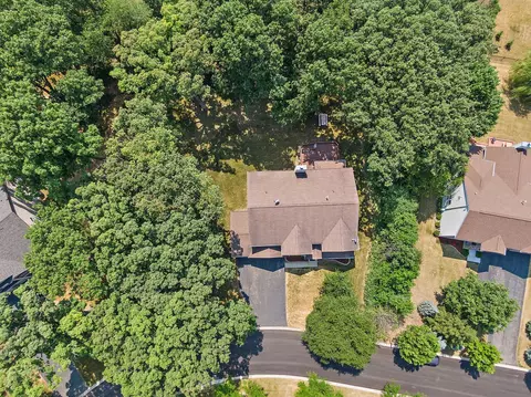 1390 Bison Ln, Hoffman Estates, IL 60192 photo 39