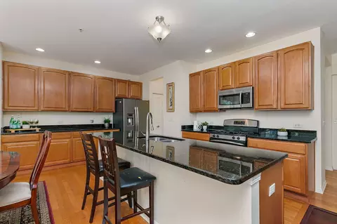 1390 Bison Ln, Hoffman Estates, IL 60192 photo 8