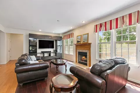 1390 Bison Ln, Hoffman Estates, IL 60192 photo 13