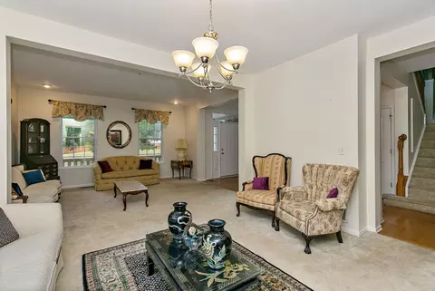 1390 Bison Ln, Hoffman Estates, IL 60192 photo 4