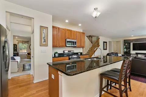 1390 Bison Ln, Hoffman Estates, IL 60192 photo 9