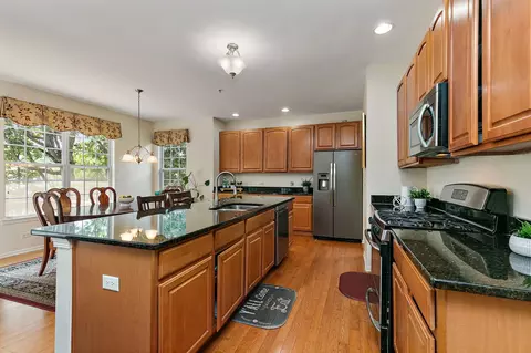 1390 Bison Ln, Hoffman Estates, IL 60192 photo 7