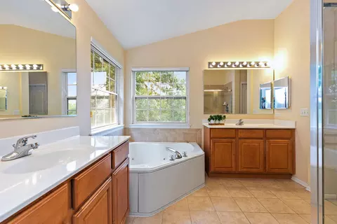 1390 Bison Ln, Hoffman Estates, IL 60192 photo 23