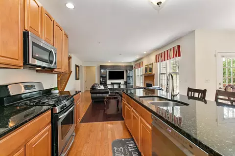 1390 Bison Ln, Hoffman Estates, IL 60192 photo 12