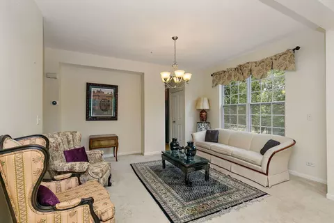 1390 Bison Ln, Hoffman Estates, IL 60192 photo 5