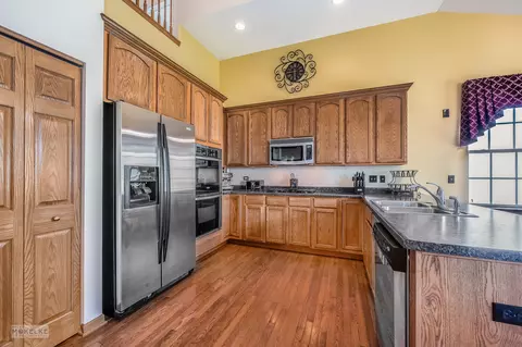 696 Cheshire Ct, Oswego, IL 60543 photo 7