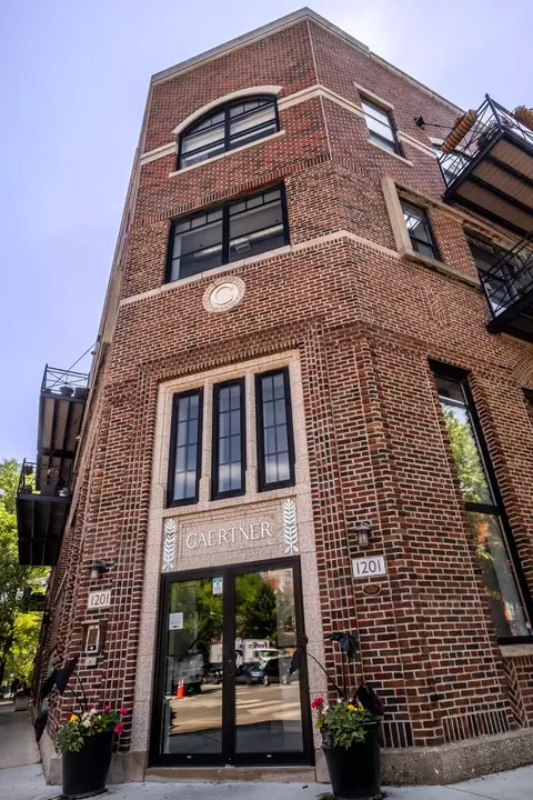 1201 W Wrightwood Ave #6, Chicago, IL 60614